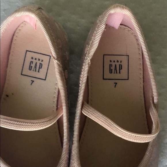 Toddler gap pink ballet style shoe - Picture 2 of 6
